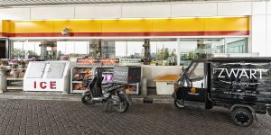 Tankstation Zwart in Amsterdam | Tanken, Auto wassen, Broodjes, Catering, Telefoonreparatie