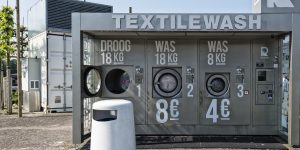 Tankstation Zwart in Amsterdam | Tanken, Auto wassen, Broodjes, Catering, Telefoonreparatie