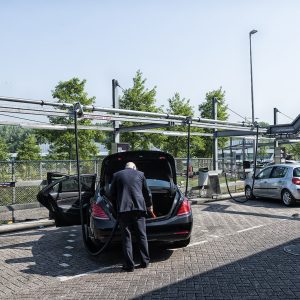 Tankstation Zwart in Amsterdam | Tanken, Auto wassen, Broodjes, Catering, Telefoonreparatie