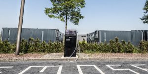 Tankstation Zwart in Amsterdam | Tanken, Auto wassen, Broodjes, Catering, Telefoonreparatie